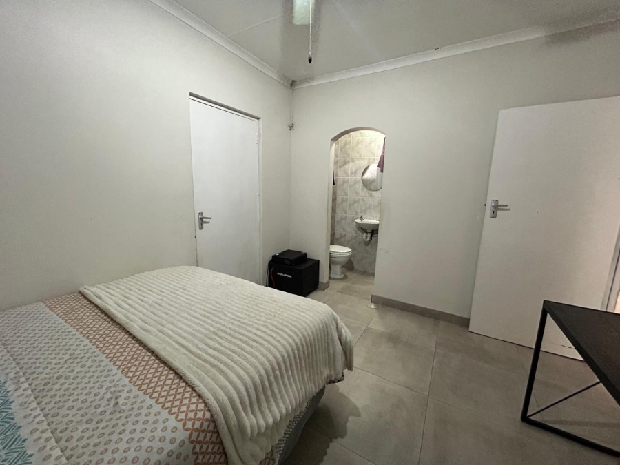 5 Bedroom Property for Sale in Sunrise On Sea Eastern Cape